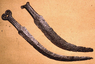 300bc. Akinakes swords.knives foundFinland.jpg