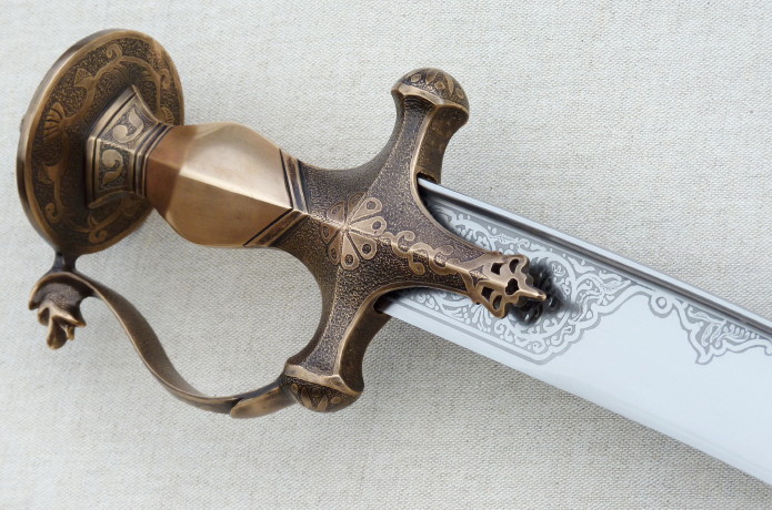 3 Sosun pattah hilt closeup1 SPII011b_1.jpg