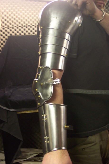 arms with integral spaulders on straight reduced.jpg