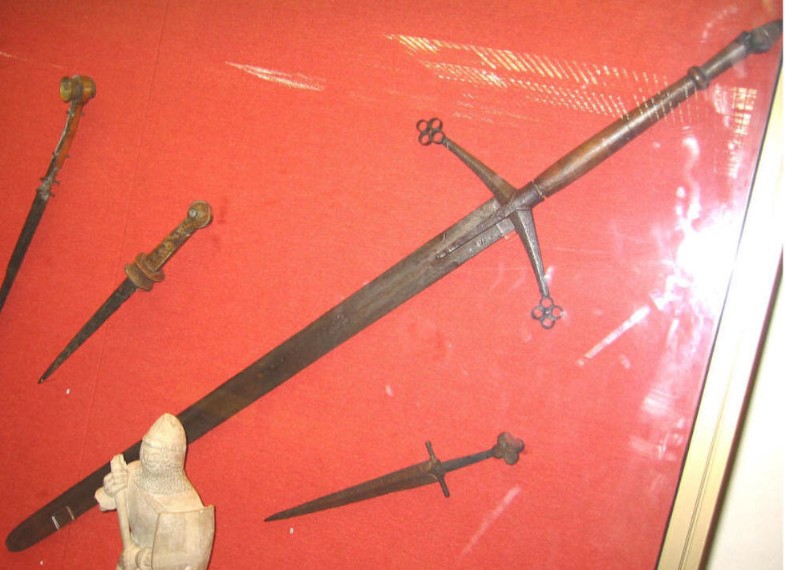 British Museum claymore full 2.JPG