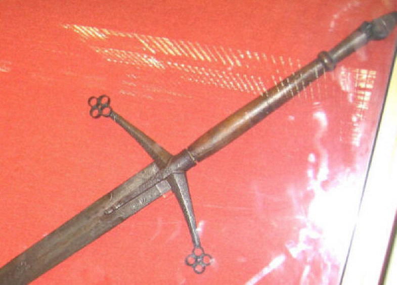 British Museum claymore hilt.jpg