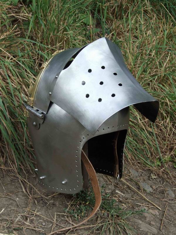 Helm3.jpg