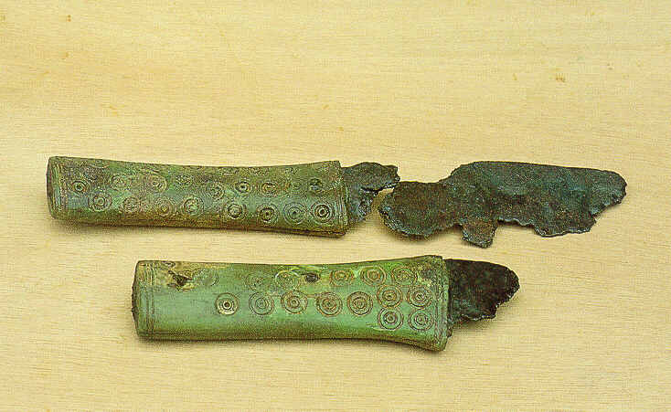 iron_knives_with_bone_handles_KappelamRhein_Germany_Tumulus3_620-530.jpg