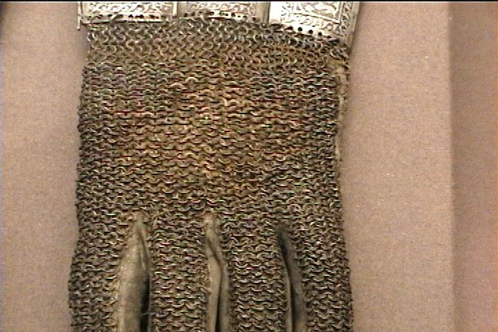 MailDuellingGLove005.jpg