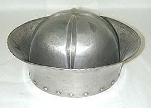 Morrión o birrete de acero, XV (fines) Alemana, D.16cm..jpg
