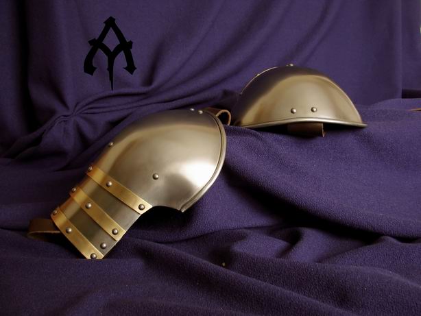 pauldrons2_DSC01774a.jpg