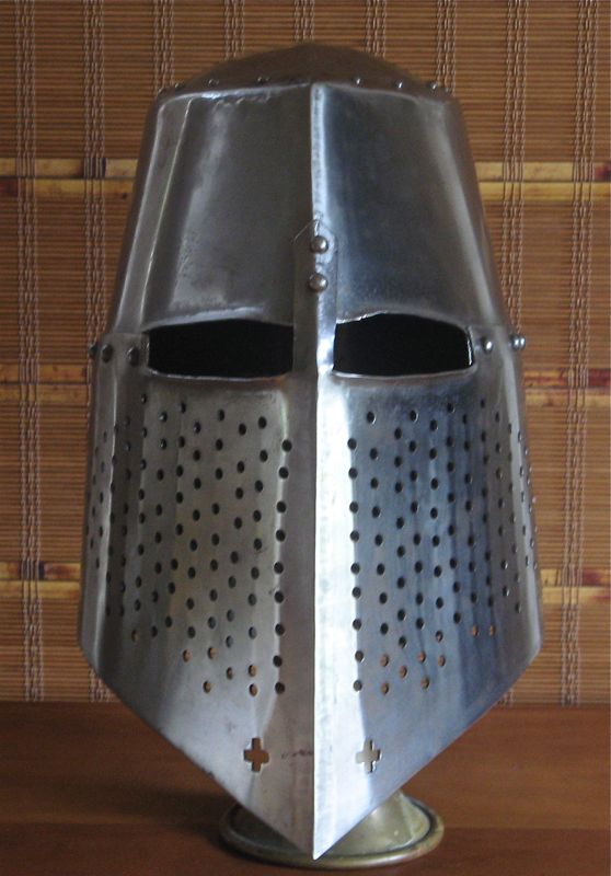 Pembridge Helm 001.jpg