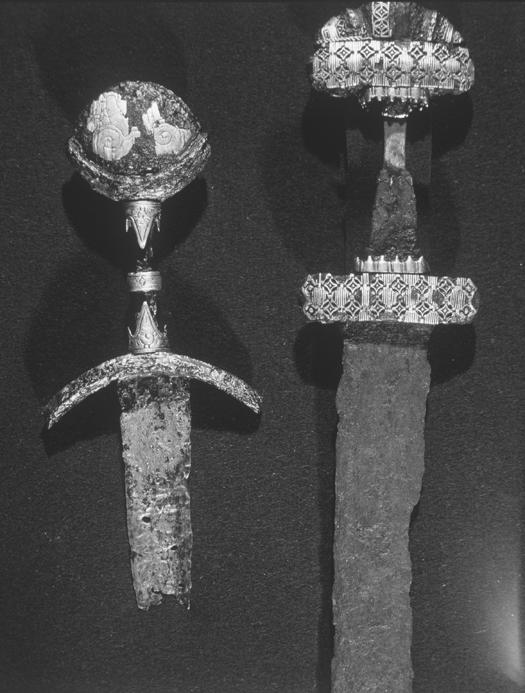 Viking-period_-Iron-swords-from-Jutland_-Moesgard-Museum-Denmark__1.jpg
